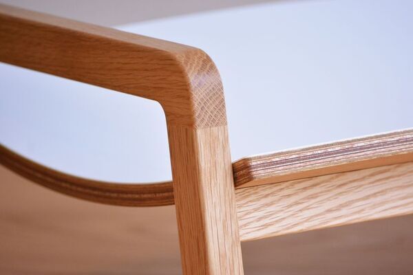 猫がくつろぎやすい形状のシンプルな木製 ネコベッドが登場！7月30日まで「Makuake」にて先行予約販売を実施