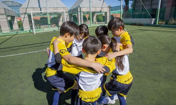 小学生約15,000名を調査！リーフラススポーツスクールに通う子どもたちのリーダーシップが向上！リーフラスが非認知能力測定システム「みらぼ」での研究結果を発表