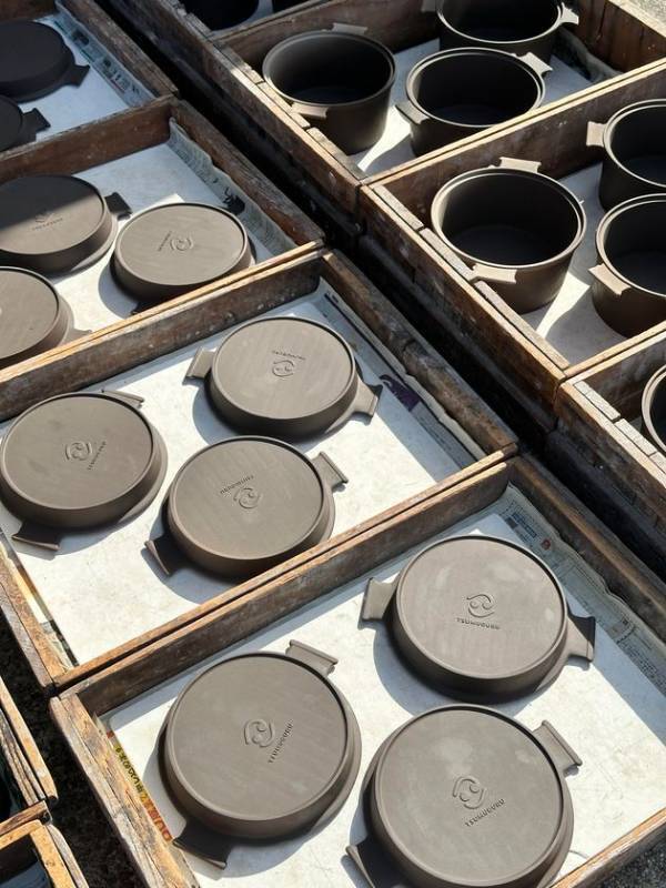 伝統の瀬戸焼製で超軽量・レンジもOKのダッチオーブン「マルチダッチオーブンSETO」がmachi-yaにて先行販売開始！自宅でもアウトドアでも本格調理が可能