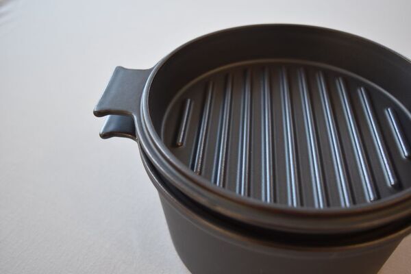 伝統の瀬戸焼製で超軽量・レンジもOKのダッチオーブン「マルチダッチオーブンSETO」がmachi-yaにて先行販売開始！自宅でもアウトドアでも本格調理が可能