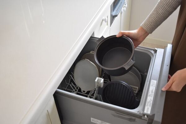 伝統の瀬戸焼製で超軽量・レンジもOKのダッチオーブン「マルチダッチオーブンSETO」がmachi-yaにて先行販売開始！自宅でもアウトドアでも本格調理が可能