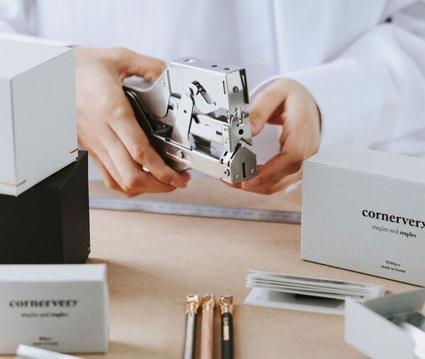 自分だけのボックスを作れる画期的なホッチキス「Cornervery Stapler」公式ECサイト限定で受注予約販売を開始