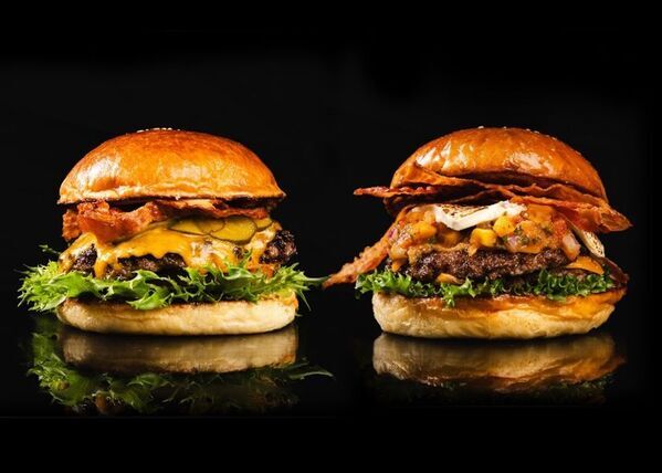 ヒルトン×オージー・ビーフ、「国際ハンバーガーの日」を記念し「グルメバーガーマンス」を6月25日(水)まで期間限定開催