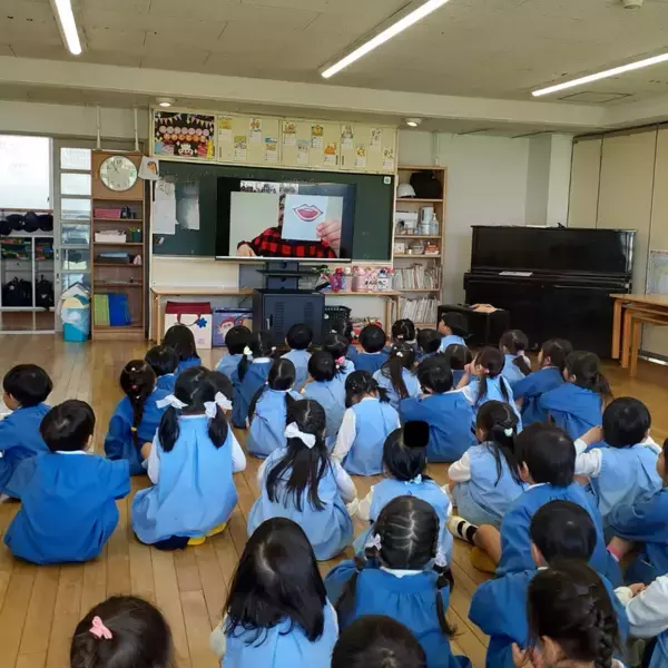 【教育最前線】AI時代を生き抜く「実践的英語力」を幼少期から！英検「準2級プラス」合格8名、小1・2級合格の目黒のインター、オンラインで全国の幼稚園へ！