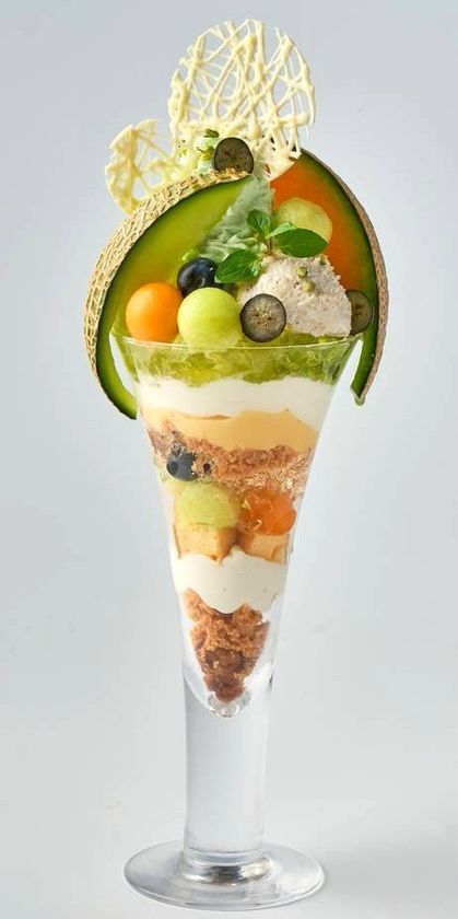 阿波の旨辛バーガー×メロンの清涼感！くるくる なるとで味わう夏のごちそう　地元食材の魅力をぎゅっと詰め込んだ、映えておいしい夏限定メニュー登場！