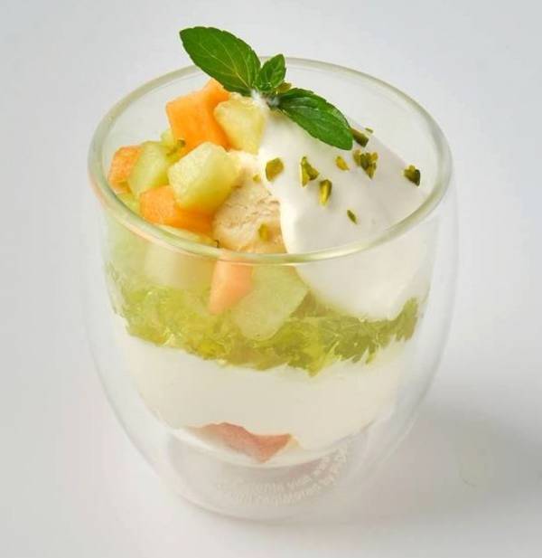 阿波の旨辛バーガー×メロンの清涼感！くるくる なるとで味わう夏のごちそう　地元食材の魅力をぎゅっと詰め込んだ、映えておいしい夏限定メニュー登場！