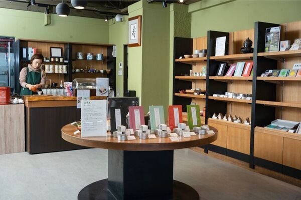 日本茶専門店「宇治和束園」がSAVVY8月号に掲載　人気の「アイス抹茶ラテ」が表紙に採用！