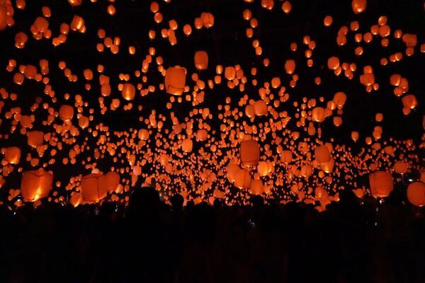 生演奏と一緒に最大3,500個のランタンが浮かぶ「七夕スカイランタン祭り2025」　出演アーティスト7名を発表