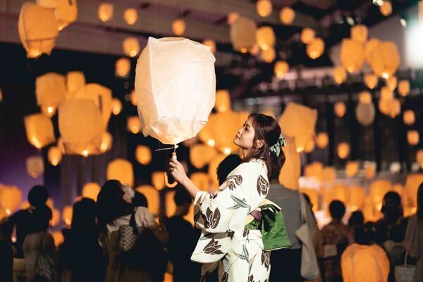 生演奏と一緒に最大3,500個のランタンが浮かぶ「七夕スカイランタン祭り2025」　出演アーティスト7名を発表