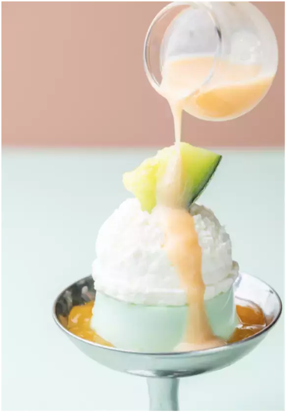 熱海プリンに今年もメロンがやってきた！！メロンがどーんと乗った「ジューシーメロンプリンメニュー」が6/28(土)よりいよいよスタート！