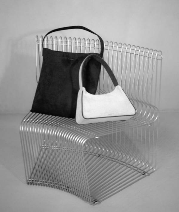 otnek & ebanat(オトネック・エバナット)より、人気定番モデル“MEJIA”に「アーモンド」と「ネイビー」の限定色が登場