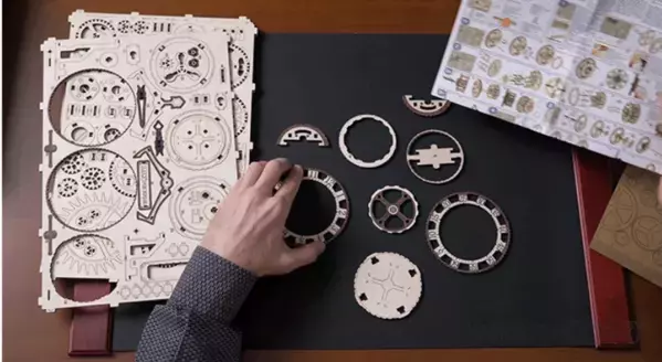 自分の手で組み立て＆動かして楽しむ木製壁掛け時計「Steampunk Wall Clock」、ついに日本初上陸！