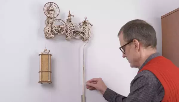 自分の手で組み立て＆動かして楽しむ木製壁掛け時計「Steampunk Wall Clock」、ついに日本初上陸！