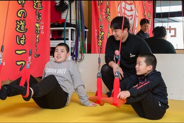 「施す」から「鍛える」「育てる」へ柔整・鍼灸・介護の未来を拓く　株式会社YANESEKOと株式会社YUIが経営統合