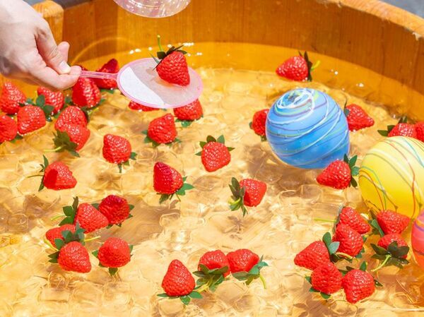 【いちごBonBonBERRY ATAMI HOUSE.】夏を味わういちご尽くしのかき氷が登場！新作「トリプルベリーいちごおり」、7/4(金)発売～さらに7/12～16は「いちごの夏祭り」開催！いちごだらけの縁日イベントも～