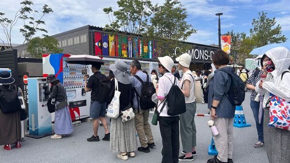 大阪・関西万博会場給水回数400万回突破！「ステハジ」熱中症対策アドバイザーが、会場内給水サポート時に熱中症啓発も実施！