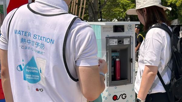 大阪・関西万博会場給水回数400万回突破！「ステハジ」熱中症対策アドバイザーが、会場内給水サポート時に熱中症啓発も実施！