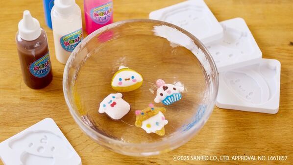 人気知育玩具「ぷにょぷにょアクアリウムmini」に「クロミ」「シナモロール」が新たに仲間入りし7月3日より発売　初のオリジナルチャームキットがセットに！