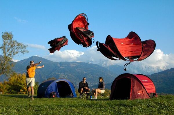 ポップアップテントのパイオニア“2秒で設営”の『2 SECONDS』が誕生20周年！　～累計1,200万張突破を記念して特設サイトを7月2日公開～