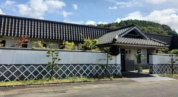 創業40周年記念！宗政酒造が有田焼「香蘭社」とコラボしたオリジナル陶器ボトル『継新』数量限定発売