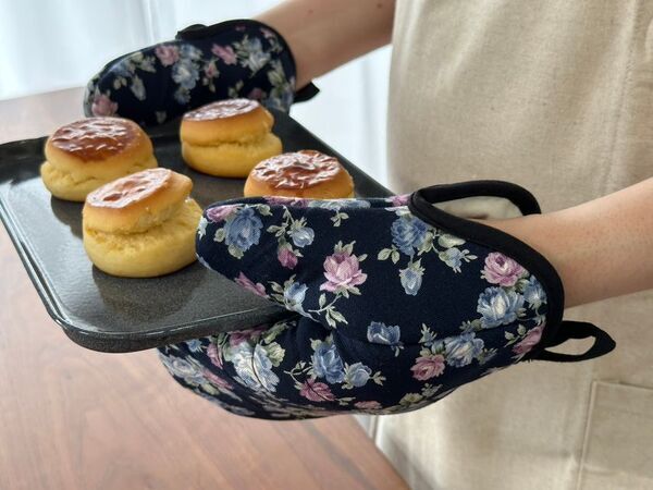 素手感覚で使用できる独自形状のオーブンミトン　Creema SPRINGSで先行販売開始！1960年創業の老舗エプロン屋「東京科学」が開発