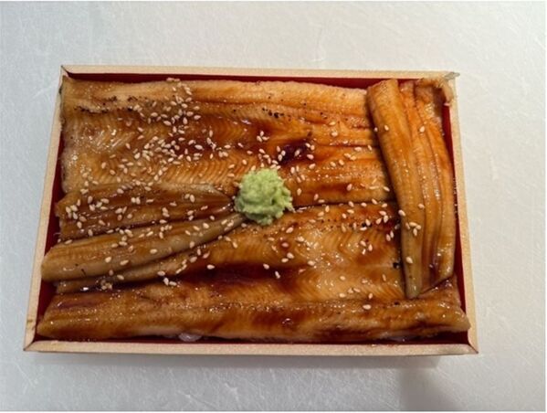 ＼夏限定メニュー海鮮丼／駿河湾沼津サービスエリア下り線　海鮮丼テイクアウトコーナー「おさかな丼屋 とと丸」　7/20(日)～8/31(日)「穴子」をつかったシーズンメニューが登場