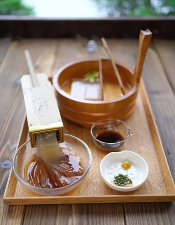 はじめてのライブコマース in 谷中ぎんざ「谷中ひゃっこい祭り」～ 東京下町レトロ「谷中銀座商店街」の挑戦 ～