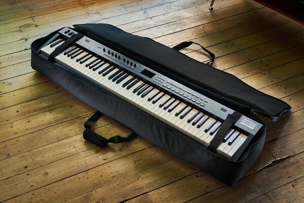 快適な移動をサポートするキーボード用キャリング・バッグ2モデルを発売