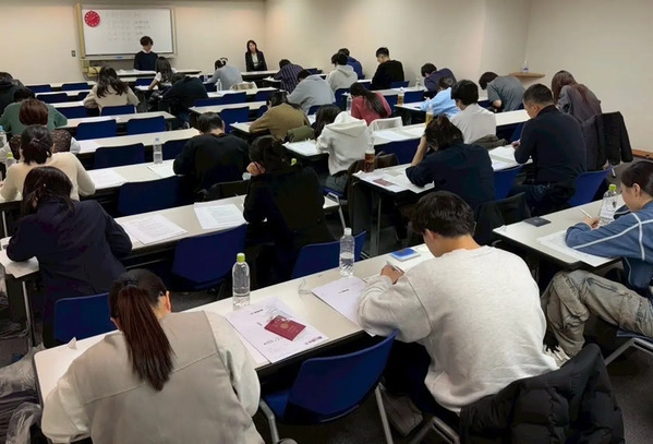 ＜急増する外国人患者＞1,000人の医師に調査！9割の医師が「英語を話せない」　日本の医療現場や、国際学会での問題点を調査