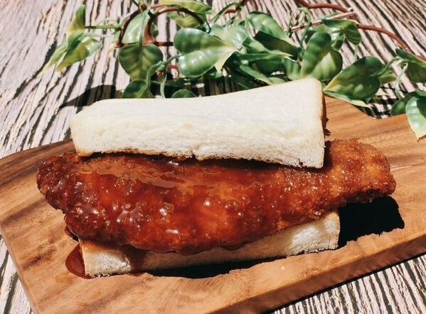 小川フード＆サービスがFUJI ROCK FESTIVAL'25に出店　「白姫豚ロースカツサンド」や「小川のびーふかれいぱん」などを販売