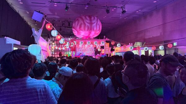 【イベントレポート】「脳汁」をテーマにした新感覚フードフェスに3日間で約10,000人が来場！“イキすぎた愛と混沌のフードフェス”『脳汁横丁』
