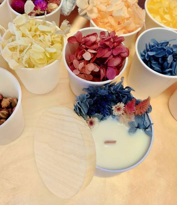 アロマの香りと花の美しさで心を整えるボタニカルキャンドル制作　10月25に日本橋で癒しと感性を育てるワークショップを開催