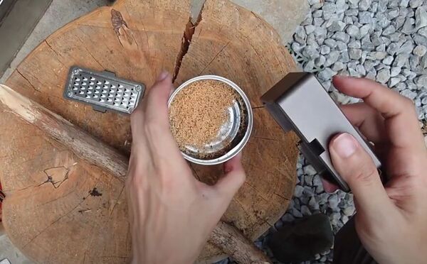 災害時にも使える「本格火起こしギア」、廃食用油と空き缶でできる“自作ストーブ”の活用例も公開