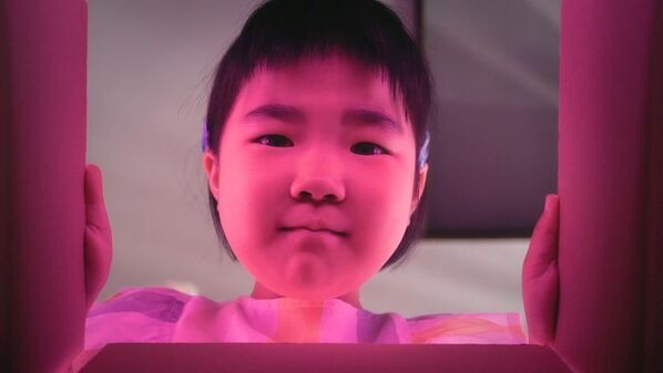 付属の専用ライトの光で瞬間接着！CM「アロンアルフア光　「おじいちゃんと孫」篇　改」7月22日より全国オンエア開始！