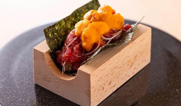 【2025年7月23日(水)グランドオープン】日本の伝統と革新が交差する、美食の舞台「能登前寿司と原始焼き 鮨 湊崎」 金沢・片町に誕生