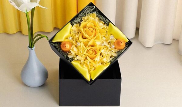 “好き”は枯らさない。アクリルスタンドやペンライトと一緒に飾れる「推し色フラワー」発売