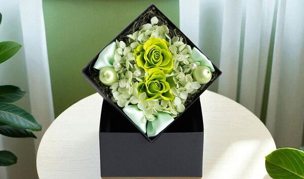 “好き”は枯らさない。アクリルスタンドやペンライトと一緒に飾れる「推し色フラワー」発売