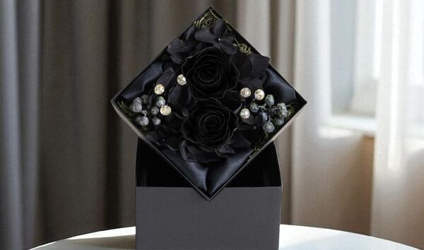 “好き”は枯らさない。アクリルスタンドやペンライトと一緒に飾れる「推し色フラワー」発売