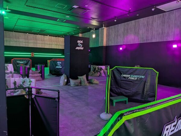 千葉県印西に屋内型パーク「リアルFPSアリーナ」がオープン　光・レーザーを使った遊びを満喫する新型テーマパーク
