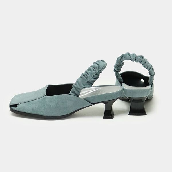 ヒールがあることを忘れる靴『ヒールカップシャーリングストラップシューズ』を7月下旬に発売