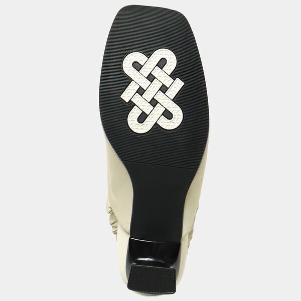 ヒールがあることを忘れる靴『ヒールカップシャーリングストラップシューズ』を7月下旬に発売