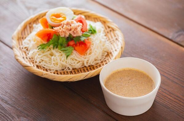 ＼夏の電気代節約には「冷蔵庫7割収納」がカギ／　常温保存可能なロングライフ牛乳の活用で賢いストックを始めよう！夏に食べたい簡単“牛乳”レシピも大公開！