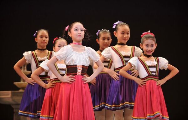 プロバレエダンサーを招いた3才からプロまでが集結するバレエ公演「Y's Ballet Festival 26th」を8月10日に埼玉会館で開催