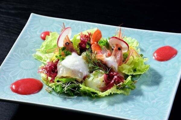 寺泊温泉の古くからの一軒宿が再出発　“食べるアート”の料理で宿の魅力を刷新