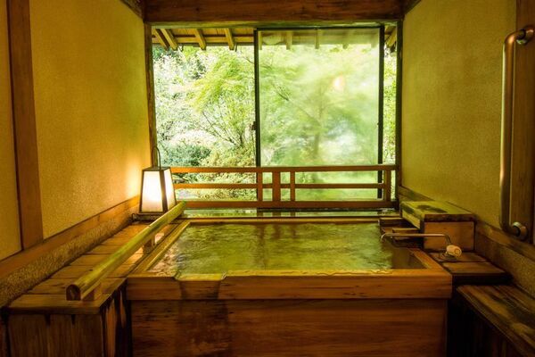 寺泊温泉の古くからの一軒宿が再出発　“食べるアート”の料理で宿の魅力を刷新