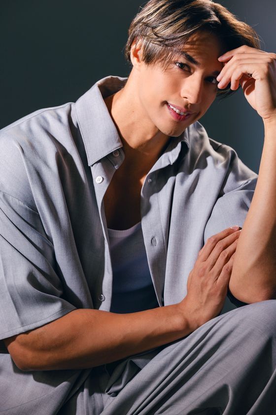 バチェロレッテ　ジャパン【當間ローズ】特別支援学校へ大型絵本を寄贈　8/31のコンサートに障がいを持つ方やその保護者を招待！