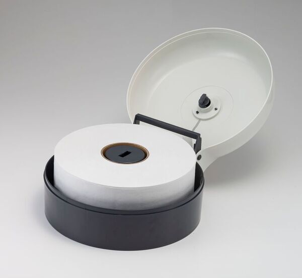 業務用トイレットペーパーホルダーを無償貸与！ジャンボロール・シートタイプのリニューアルに伴い実施を決定