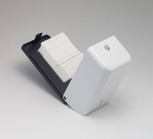 業務用トイレットペーパーホルダーを無償貸与！ジャンボロール・シートタイプのリニューアルに伴い実施を決定