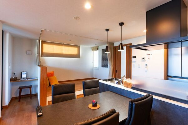 【1周年記念】天空の温泉ヴィラ紬 河口湖　8月のご予約限定で山梨県産ハーフワインをプレゼント！贅沢な非日常空間をご堪能ください