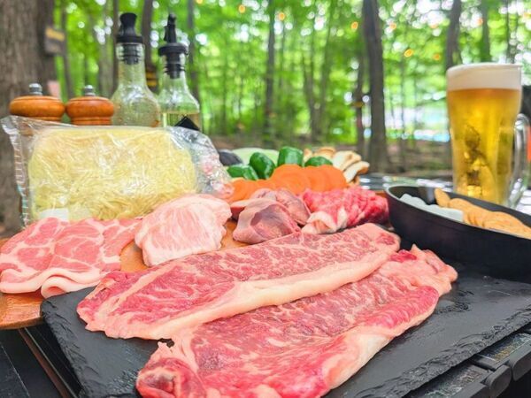 那須高原のグランピングカフェ＆BBQ“たき火”に新名物誕生！濃厚ミルクのご褒美ソフト「那須高原“しろくろみるく”ソフトクリーム」2025年8月8日(金)より新発売